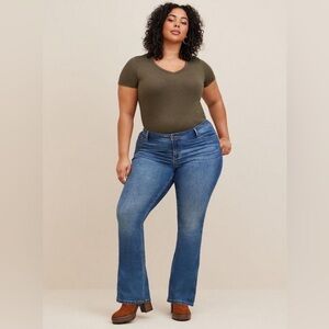 TORRID Luxe Slim Boot Mid-Rise Jean Medium Wash Size 18